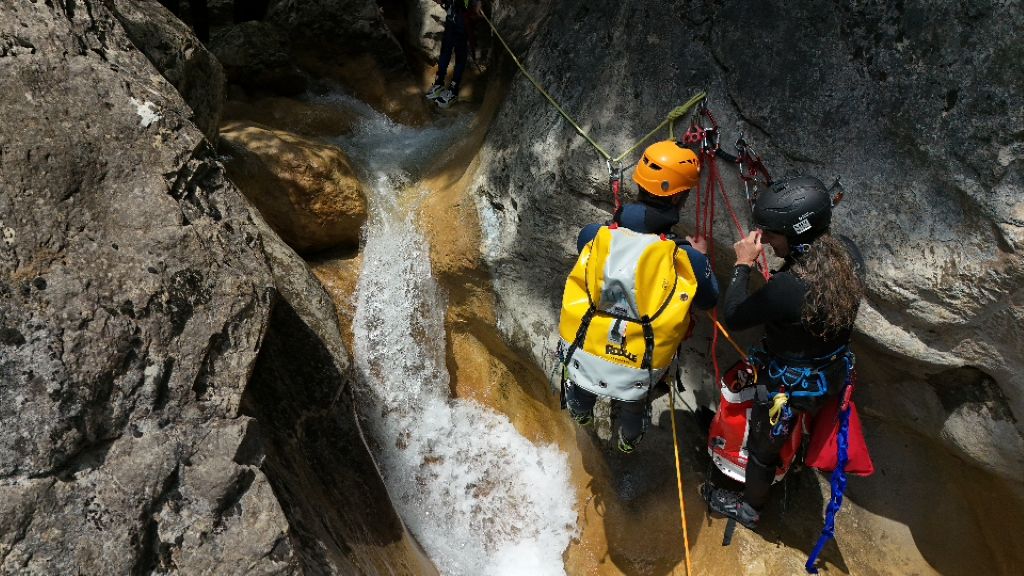 curso barrancos INAEM progresión rápel técnicas barranquismo UR Pirineos